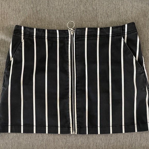 VOLCOM: The Frochickie Skirt Sz: L - Picture 2 of 5